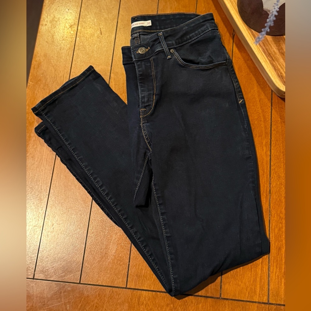 Levi’s Classic Mid-Rise Skinny Jeans - 10M - W30 L30